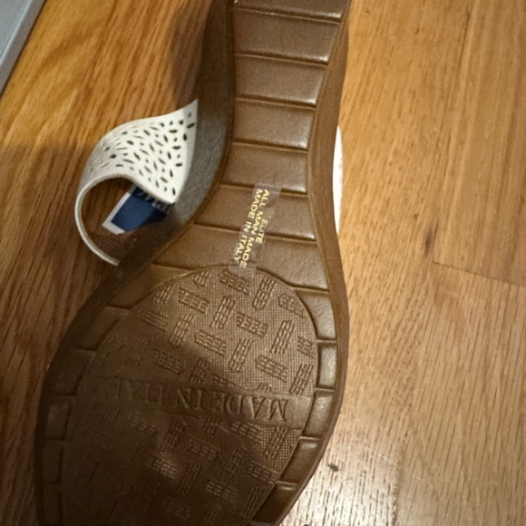 White Leather Italian Sandals - Still NWT!! - Picture 4 of 5